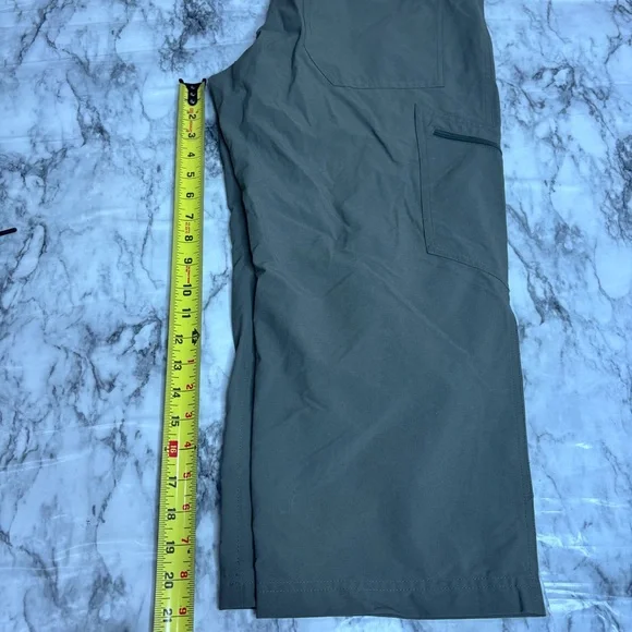 Patagonia Green Cargo Capris Pants Mens size 32 Outdoor hiking - Picture 5 of 6